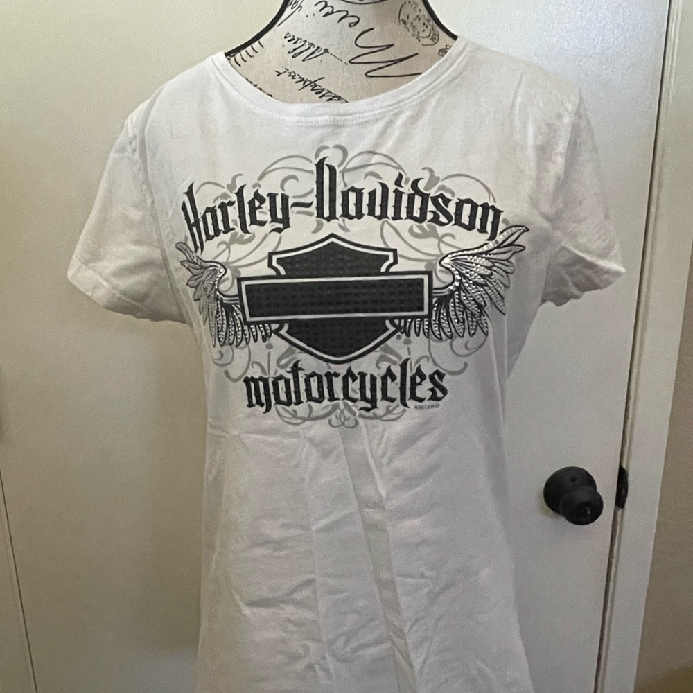 women’s tee